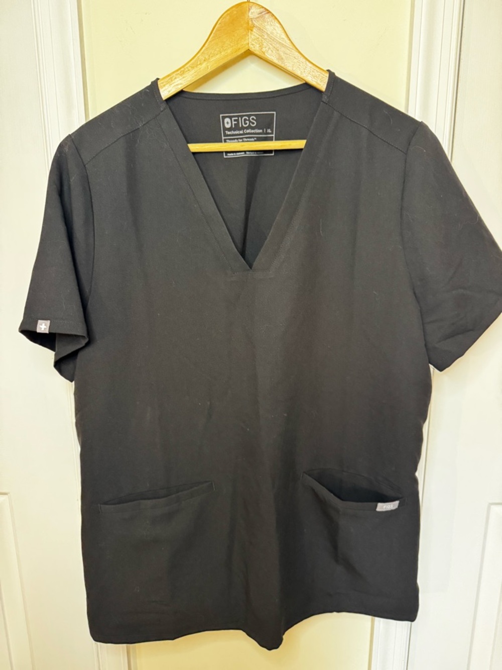 FIGS Black V-Neck Short Sleeve Scrub Top